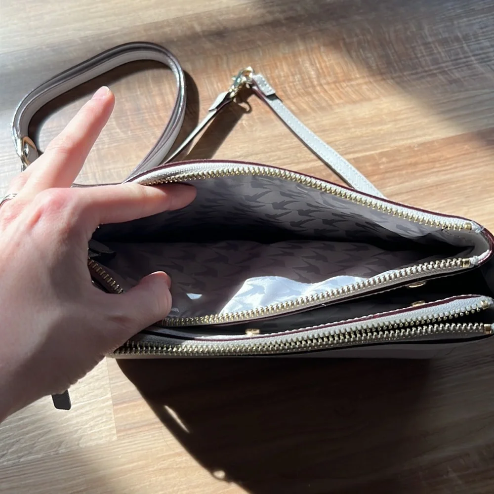 Lo & Sons The Pearl Light Grey Crossbody Bag - Picture 5 of 8